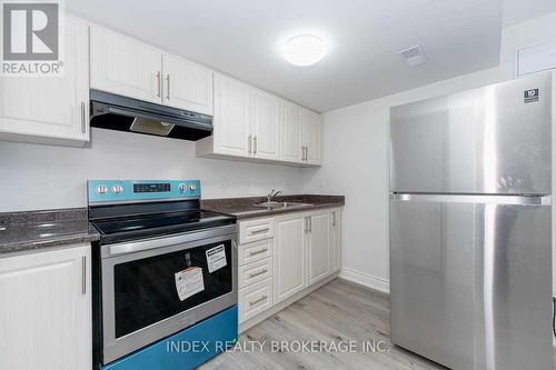 117 Richwood Crescent, Brampton (Bram West), ON - Indoor Photo Showing Kitchen