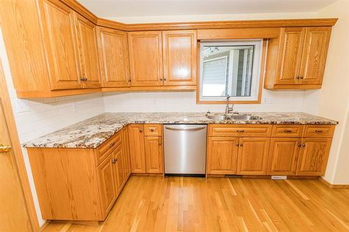 50 30 Bradford Road, Carman, MB - Indoor Photo Showing Kitchen With Double Sink