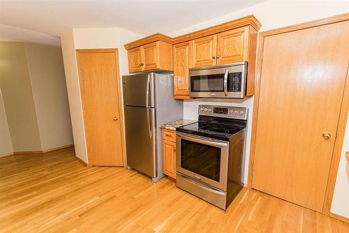 50 30 Bradford Road, Carman, MB - Indoor Photo Showing Kitchen