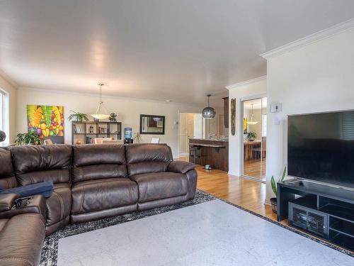 Salon - 331 Rue De Barcelone, Dollard-Des-Ormeaux, QC - Indoor Photo Showing Living Room