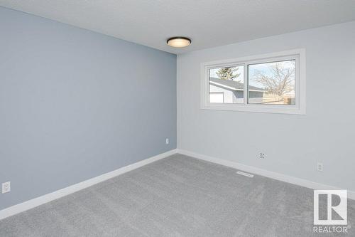 7424 41 Av Nw, Edmonton, AB - Indoor Photo Showing Other Room