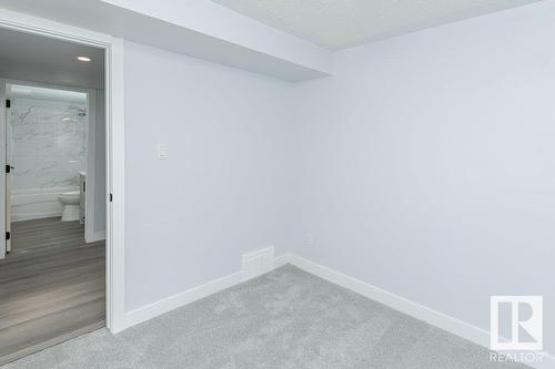 7424 41 Av Nw, Edmonton, AB - Indoor Photo Showing Other Room