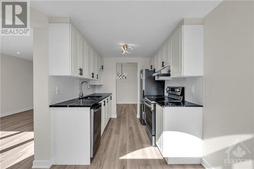 2276 Brockstone Crescent, Ottawa, ON - Indoor Photo Showing Kitchen