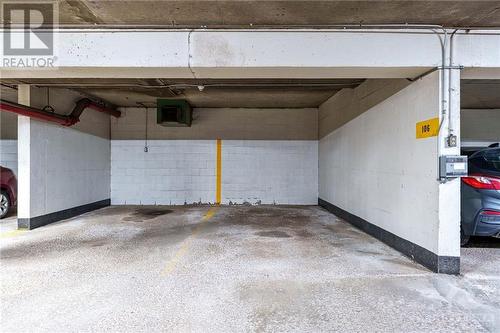 2020 Jasmine Crescent Unit#410, Ottawa, ON - Indoor Photo Showing Garage