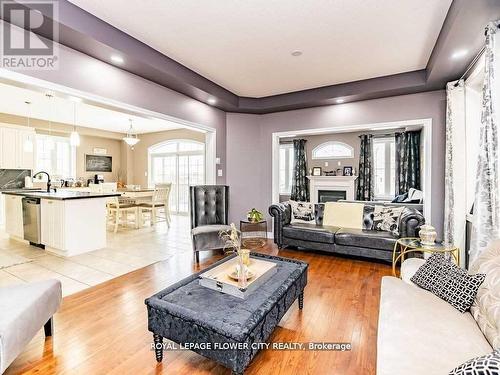 39 Bear Run Road, Brampton, ON - Indoor Photo Showing Living Room