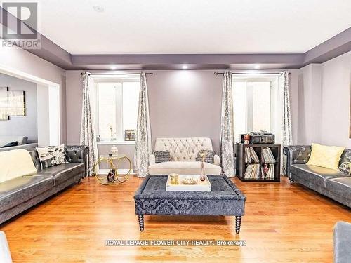 39 Bear Run Road, Brampton (Credit Valley), ON - Indoor Photo Showing Living Room