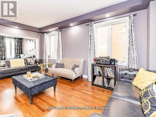 39 Bear Run Road, Brampton (Credit Valley), ON - Indoor Photo Showing Living Room