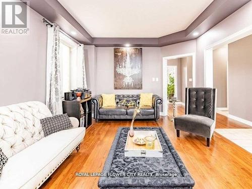 39 Bear Run Road, Brampton, ON - Indoor Photo Showing Living Room