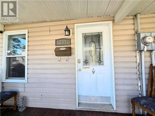 Front door to the vacant unit. - 307-309 Prince Arthur Street, Cornwall, ON - Outdoor With Exterior