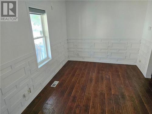 The living room from another angle. - 307-309 Prince Arthur Street, Cornwall, ON - Indoor Photo Showing Other Room