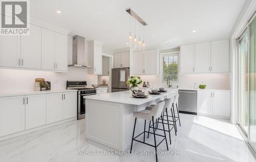 22 Serviceberry Crescent, Brampton (Vales Of Castlemore), ON - Indoor Photo Showing Kitchen With Upgraded Kitchen