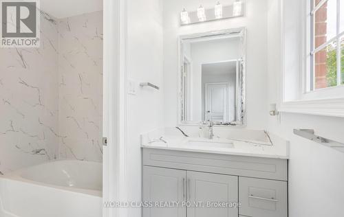 22 Serviceberry Crescent, Brampton (Vales Of Castlemore), ON - Indoor Photo Showing Bathroom