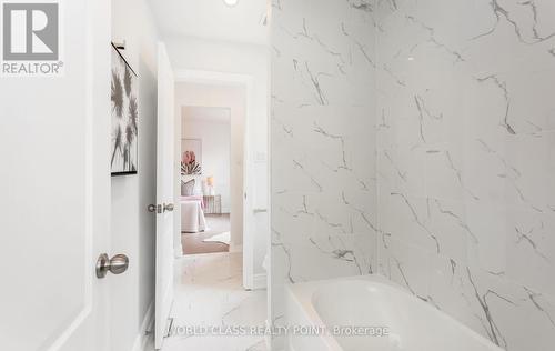 22 Serviceberry Crescent, Brampton (Vales Of Castlemore), ON - Indoor Photo Showing Bathroom