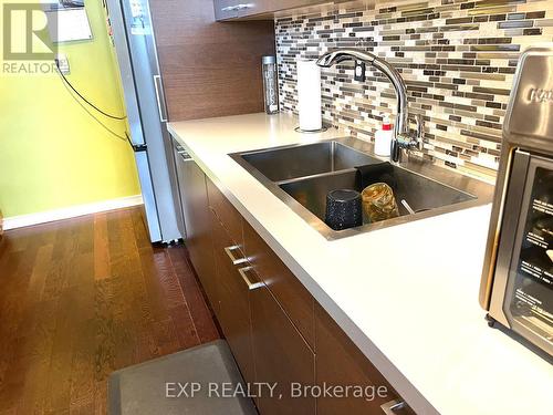 407 - 3120 Kirwin Avenue, Mississauga (Cooksville), ON - Indoor Photo Showing Kitchen With Double Sink