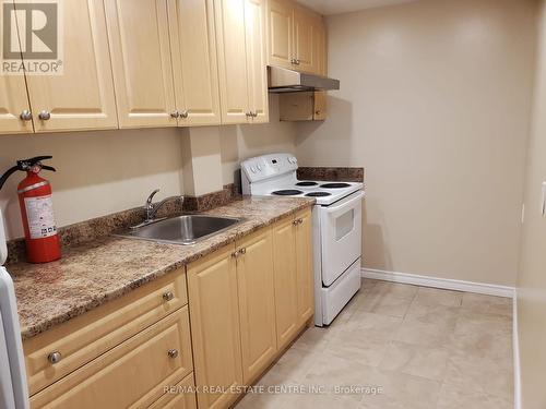 42 Ridgemore Crescent, Brampton (Fletcher'S Meadow), ON - Indoor Photo Showing Kitchen