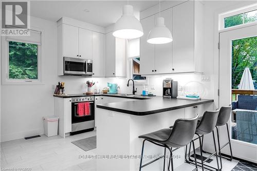 117 Hawthorn Lane, Grey Highlands, ON - Indoor Photo Showing Kitchen