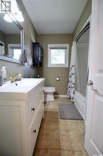 812 Mountain Street, Moosomin, SK - Indoor Photo Showing Bathroom