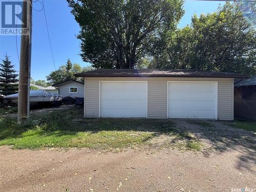 812 Mountain Street, Moosomin, SK - Outdoor