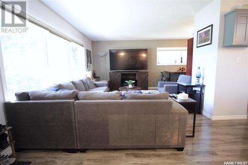 812 Mountain Street, Moosomin, SK - Indoor Photo Showing Living Room