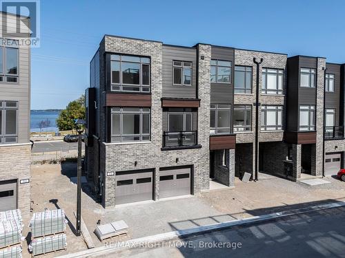 68 Wyn Wood Lane, Orillia, ON - Outdoor With Facade