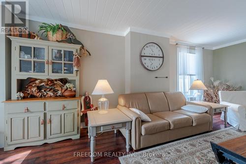 250 Harvey Street, Orillia, ON - Indoor Photo Showing Living Room