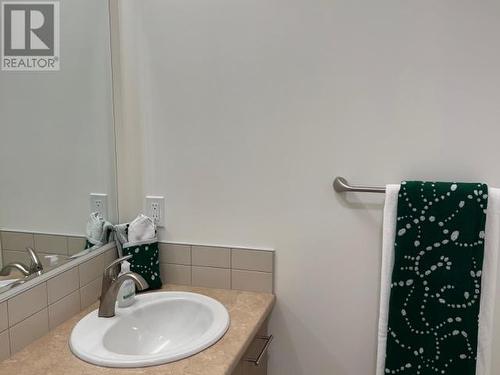 203-210 Hawkins Street, Whitehorse, YT - Indoor Photo Showing Bathroom