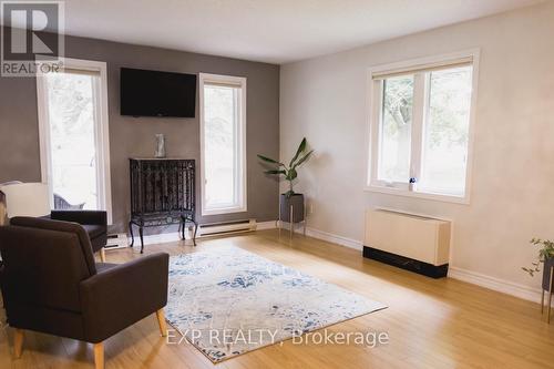 3 - 681 Whitaker Street, Peterborough (Ashburnham), ON - Indoor Photo Showing Living Room