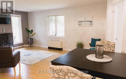 3 - 681 Whitaker Street, Peterborough (Ashburnham), ON - Indoor Photo Showing Living Room