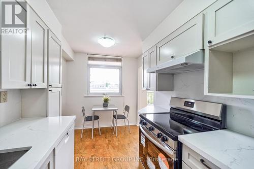 309 - 7811 Yonge Street, Markham (Thornhill), ON - Indoor Photo Showing Kitchen