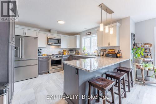 317 Edgehill Drive, Barrie, ON - Indoor Photo Showing Kitchen With Upgraded Kitchen