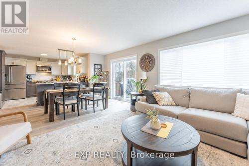 317 Edgehill Drive, Barrie, ON - Indoor Photo Showing Living Room