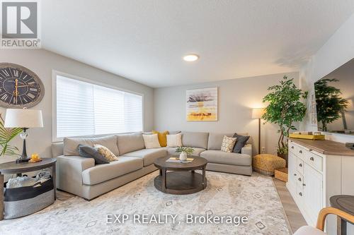 317 Edgehill Drive, Barrie (Edgehill Drive), ON - Indoor Photo Showing Living Room