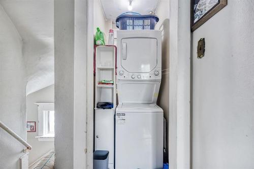 321 Cathedral Avenue, Winnipeg, MB - Indoor Photo Showing Laundry Room