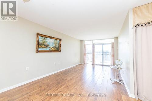 404 - 650 Lawrence Avenue W, Toronto (Englemount-Lawrence), ON - Indoor