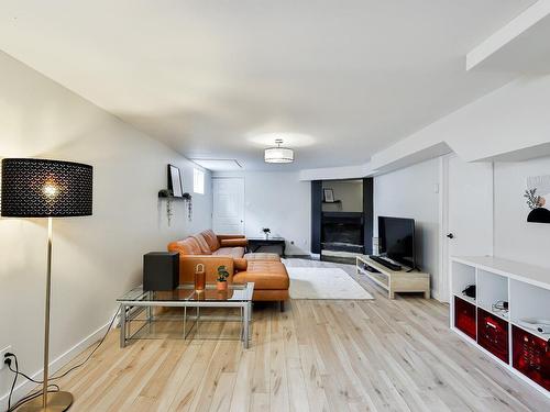 Family room - 346 Rue De La Mésange, Rosemère, QC - Indoor Photo Showing Living Room