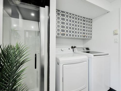 Bathroom - 346 Rue De La Mésange, Rosemère, QC - Indoor Photo Showing Laundry Room