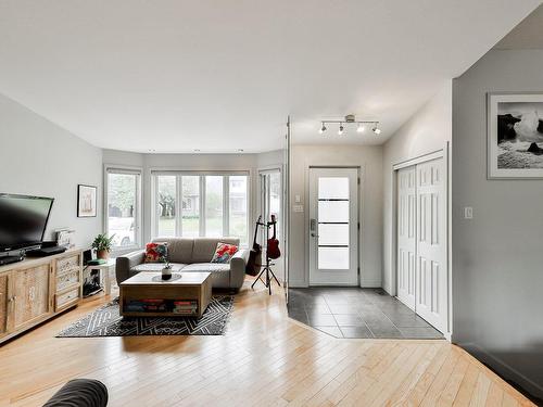 Hall d'entrÃ©e - 346 Rue De La Mésange, Rosemère, QC - Indoor Photo Showing Living Room