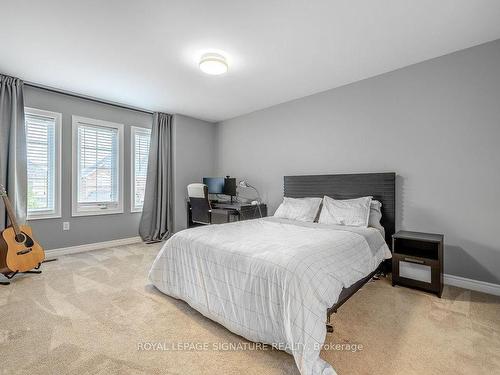 66 Alpaca Dr, Richmond Hill, ON - Indoor Photo Showing Bedroom