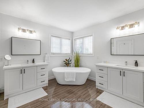 66 Alpaca Dr, Richmond Hill, ON - Indoor Photo Showing Bathroom