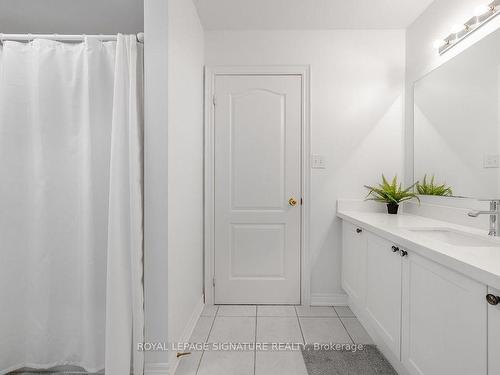 66 Alpaca Dr, Richmond Hill, ON - Indoor Photo Showing Bathroom