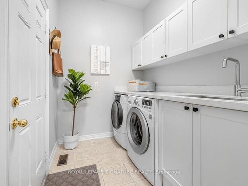 66 Alpaca Dr, Richmond Hill, ON - Indoor Photo Showing Laundry Room