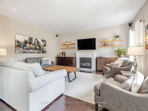 66 Alpaca Dr, Richmond Hill, ON - Indoor Photo Showing Living Room With Fireplace