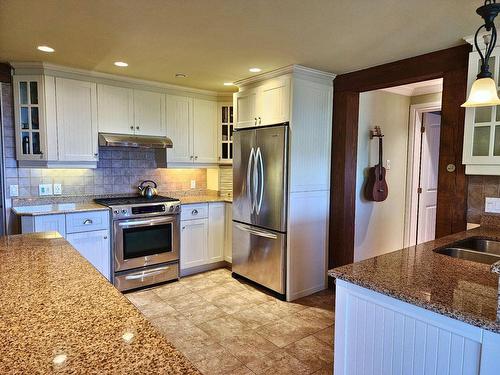 Kitchen - 96 Ch. Du Lac-Louisa N., Wentworth, QC - Indoor Photo Showing Kitchen With Double Sink With Upgraded Kitchen