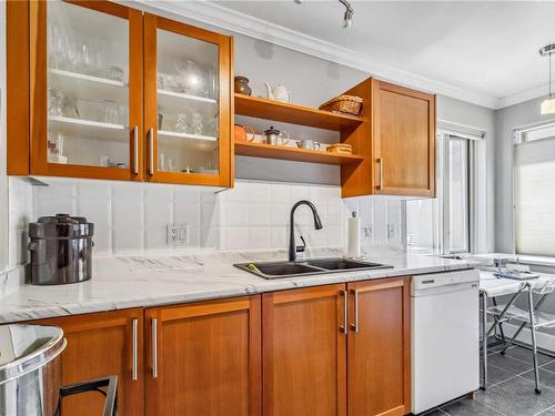 311-27 Songhees Rd, Victoria, BC - Indoor Photo Showing Kitchen With Double Sink