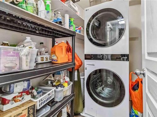 311-27 Songhees Rd, Victoria, BC - Indoor Photo Showing Laundry Room