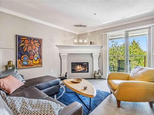 311-27 Songhees Rd, Victoria, BC - Indoor Photo Showing Living Room With Fireplace