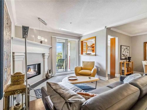 311-27 Songhees Rd, Victoria, BC - Indoor Photo Showing Living Room With Fireplace