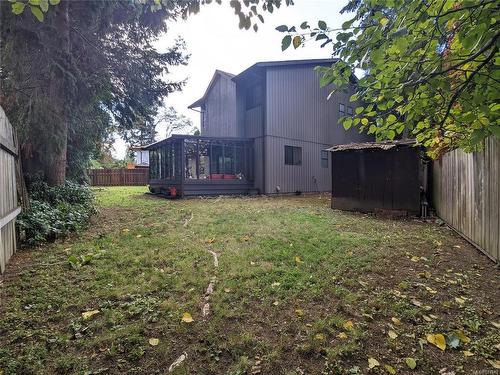 566 Fermoy Pl, Saanich, BC 