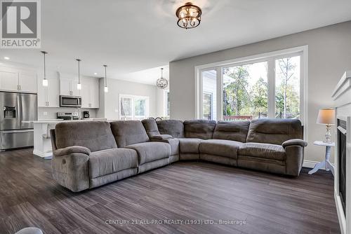 134 Lawson Road, Brighton, ON - Indoor Photo Showing Living Room