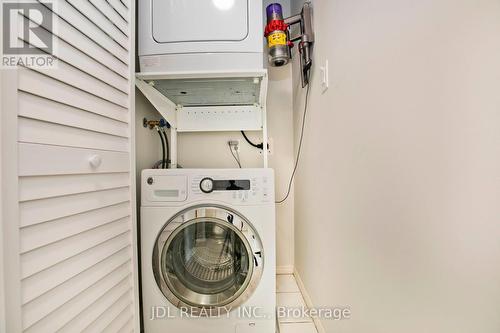 2209 - 35 Empress Avenue, Toronto (Willowdale East), ON - Indoor Photo Showing Laundry Room